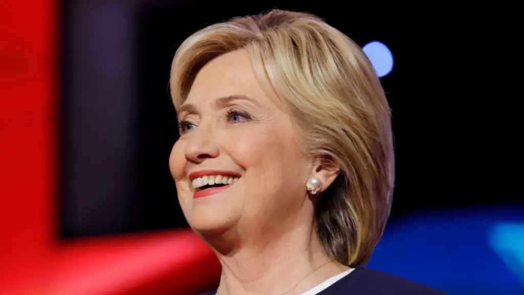 Hillary Clinton deride il folle piano di Trump per cambiare le leggi sulla valuta a suo vantaggio